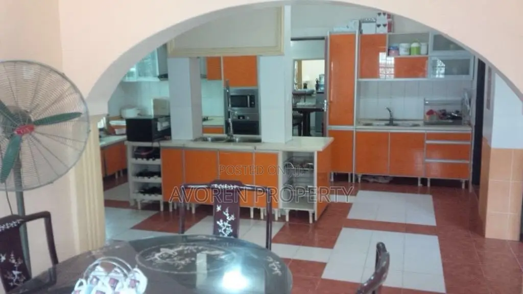 Furnished 5bdrm Apartment in Carlton Gate Estate, Chevron for sale