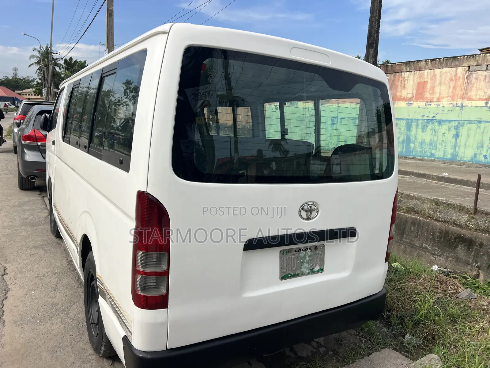Toyota HiAce 2017 White