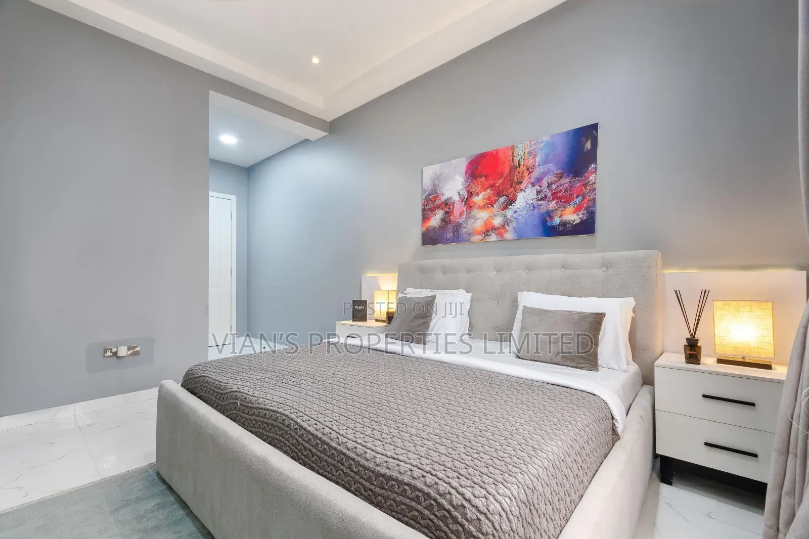 Cozy 2/3 Bedroom Apartment With Swimming Pool