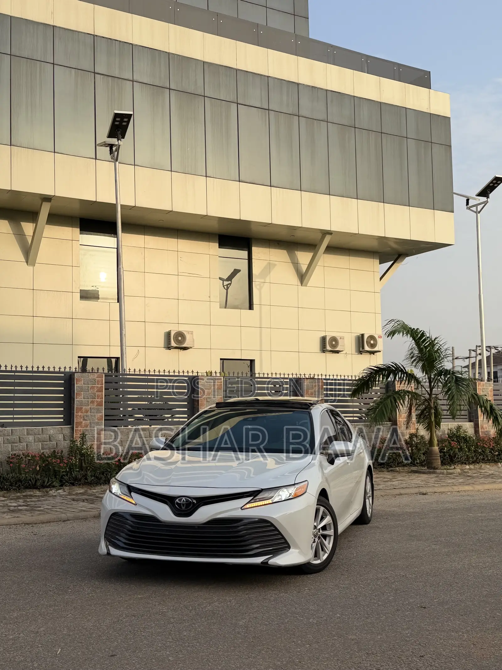 Toyota Camry XLE (2.5L 4cyl 8A) 2019 White