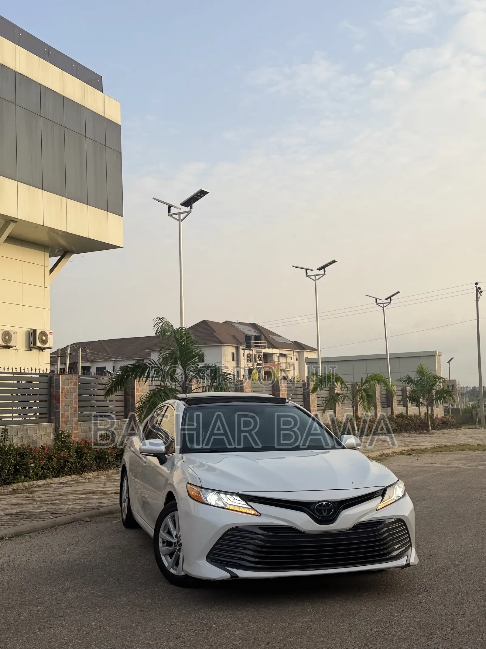 Toyota Camry XLE (2.5L 4cyl 8A) 2019 White