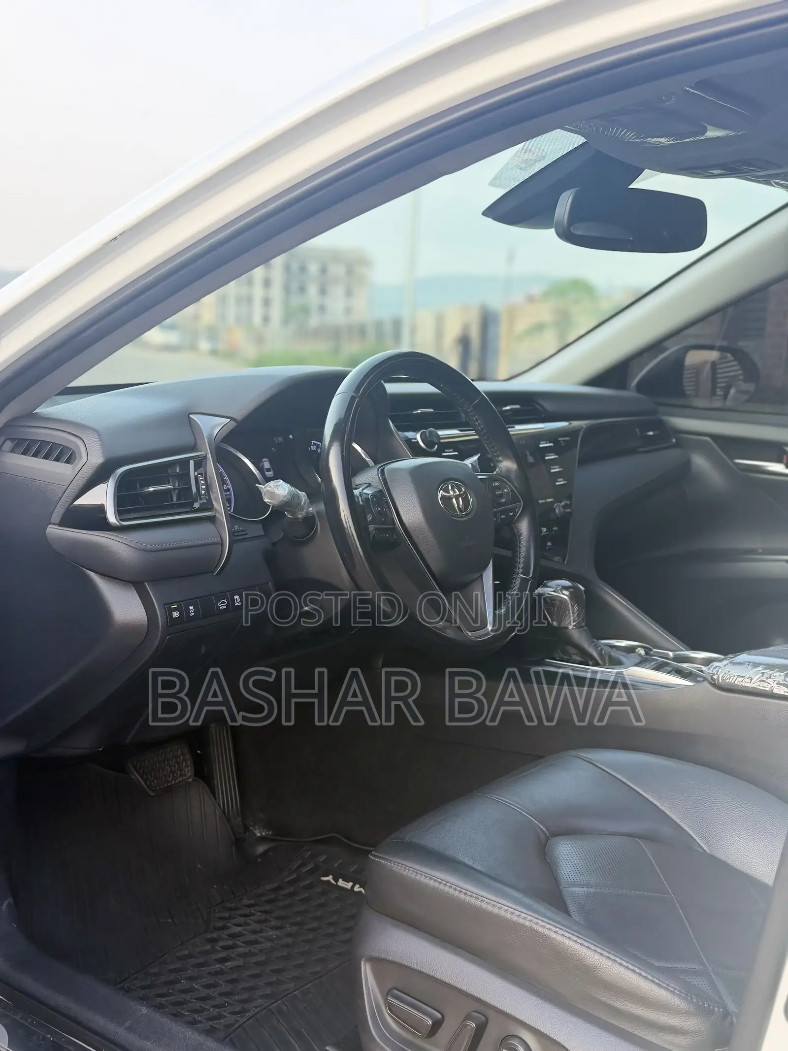 Toyota Camry XLE (2.5L 4cyl 8A) 2019 White