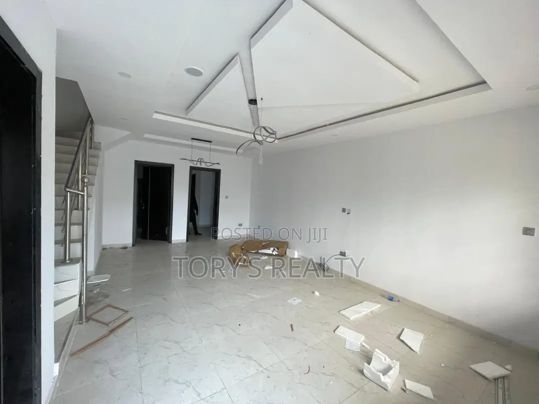 4bdrm Duplex in Lekki Phase 2 for rent