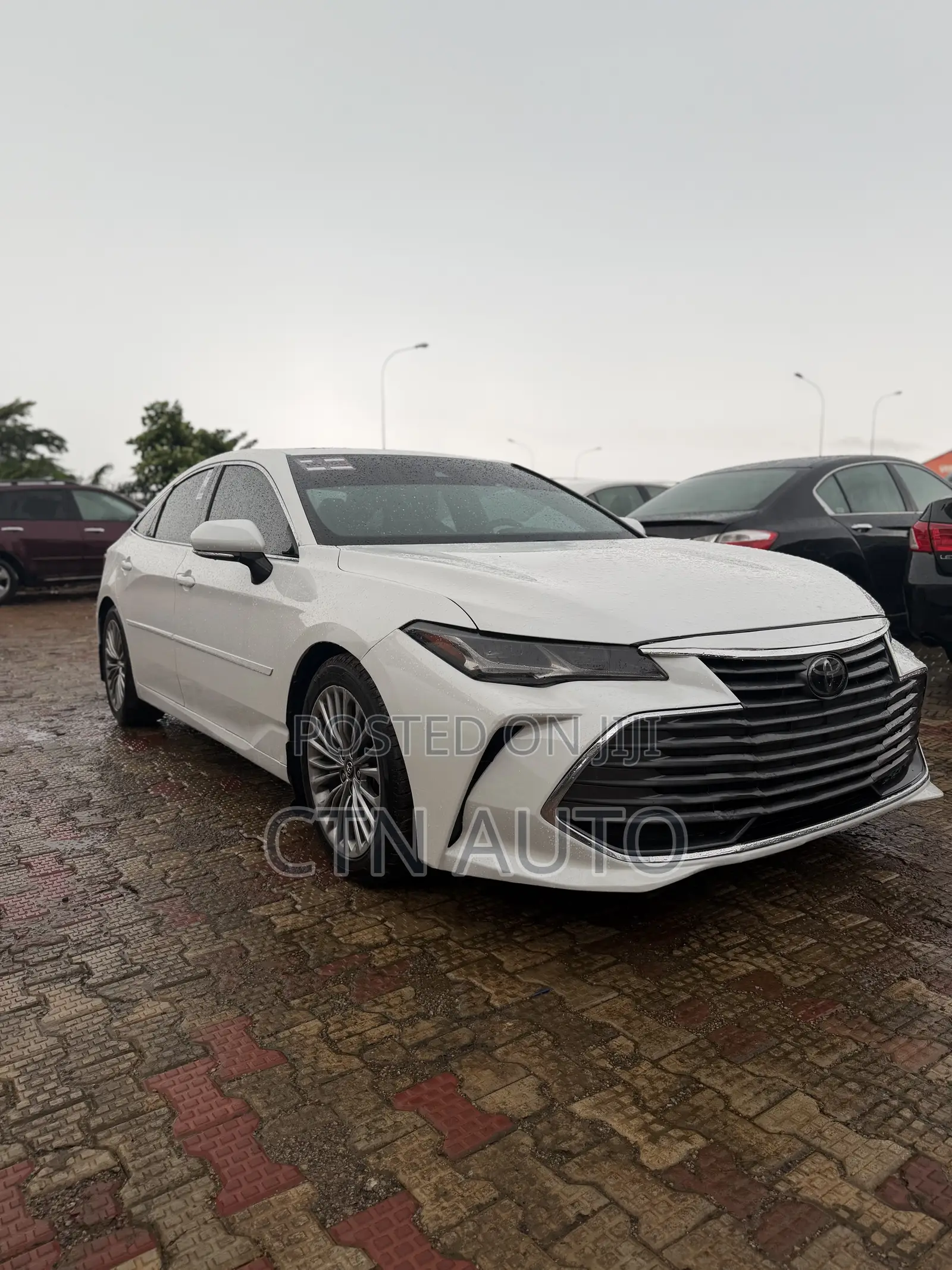 Toyota Avalon Limited FWD Sedan (3.5L V6 8A) 2019 White