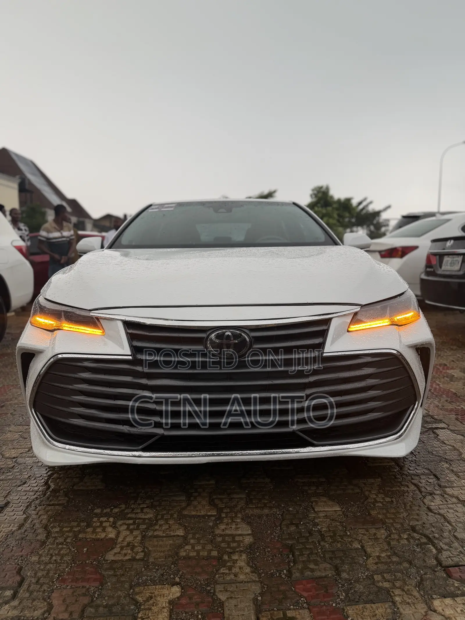Toyota Avalon Limited FWD Sedan (3.5L V6 8A) 2019 White