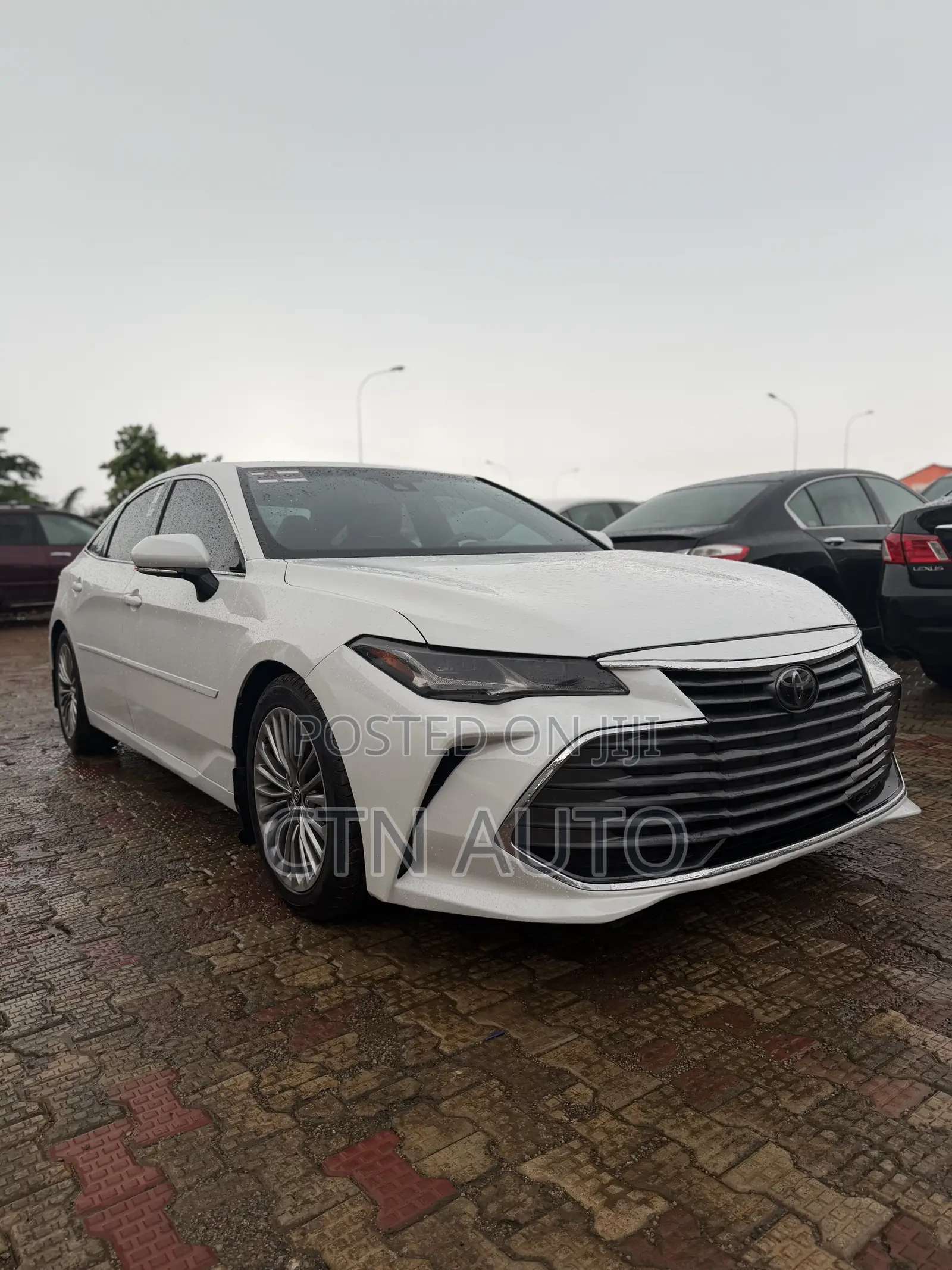 Toyota Avalon Limited FWD Sedan (3.5L V6 8A) 2019 White
