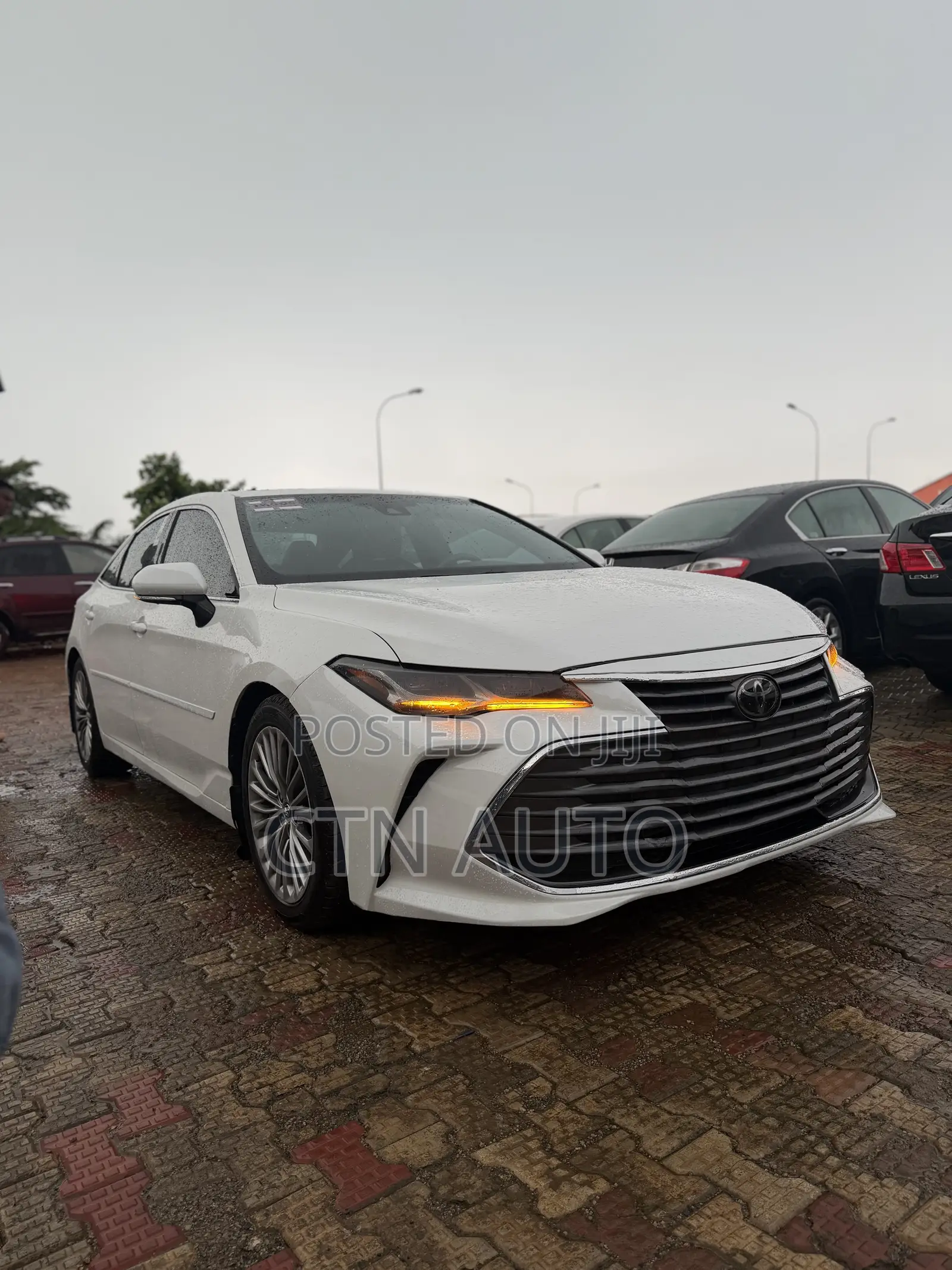 Toyota Avalon Limited FWD Sedan (3.5L V6 8A) 2019 White
