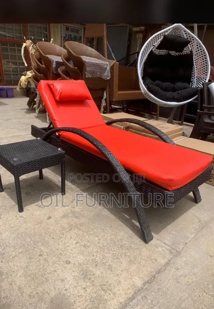 ​Premium Outdoor Rattan Sun Lounger Bed – All-Weather Poolside Daybed