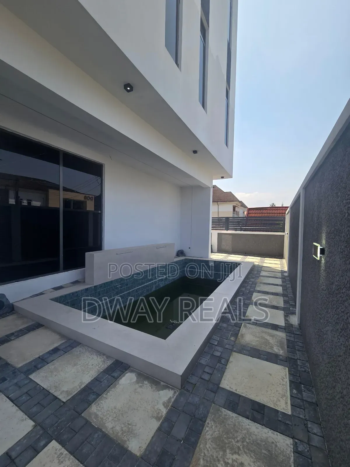 5bdrm Duplex in Lekki Phase 1 for sale