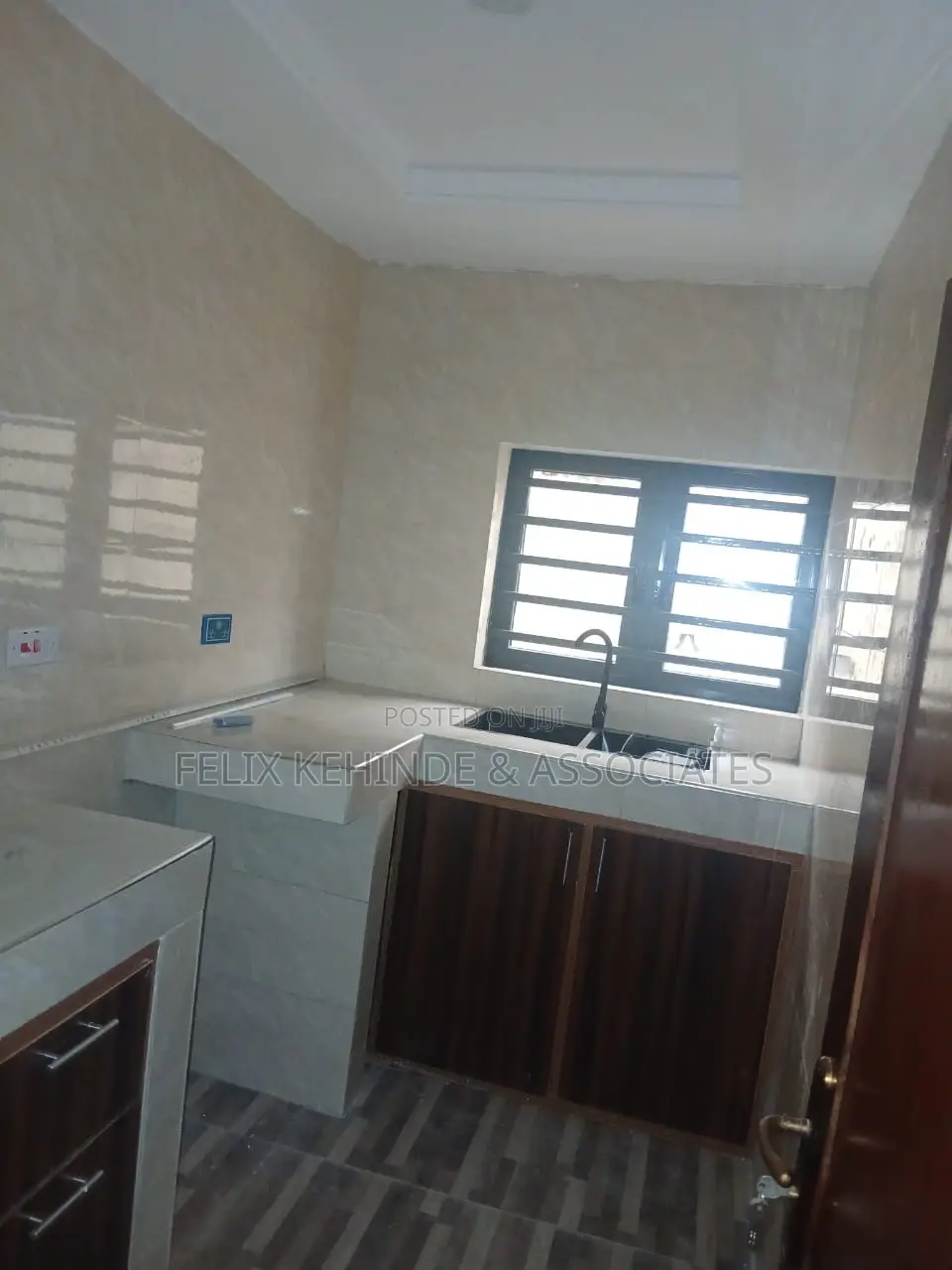 3bdrm Block of Flats in Ring Road for rent