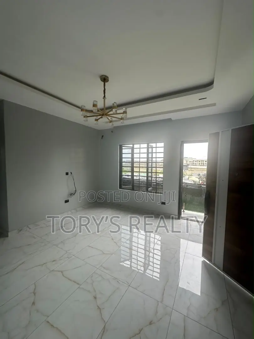 2bdrm Apartment in Lekki Phase 1 for sale
