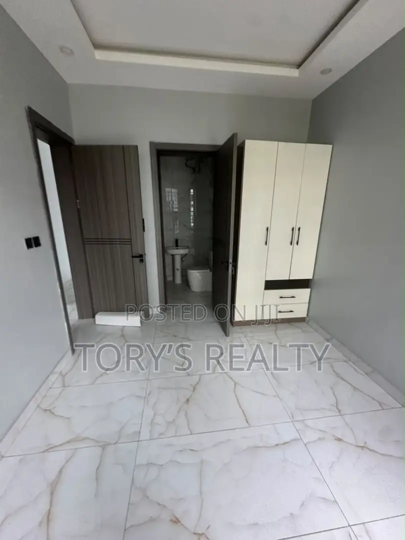 2bdrm Apartment in Lekki Phase 1 for sale
