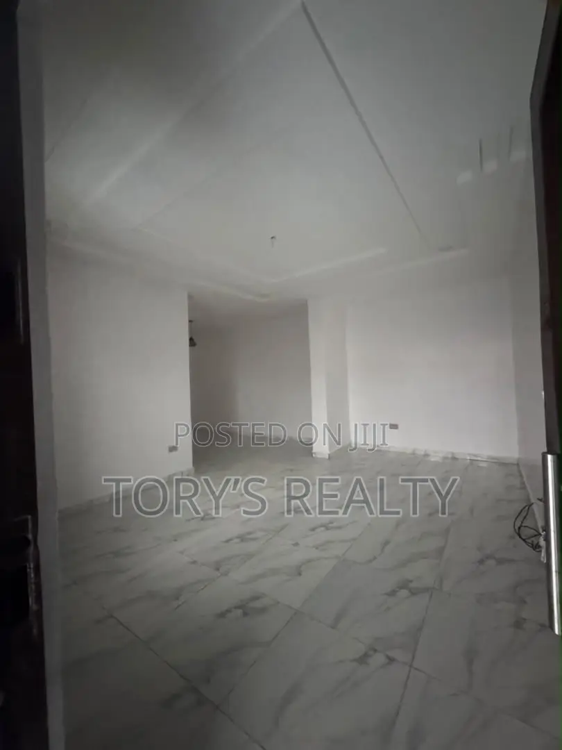 2bdrm Apartment in Lekki Phase 2 for rent