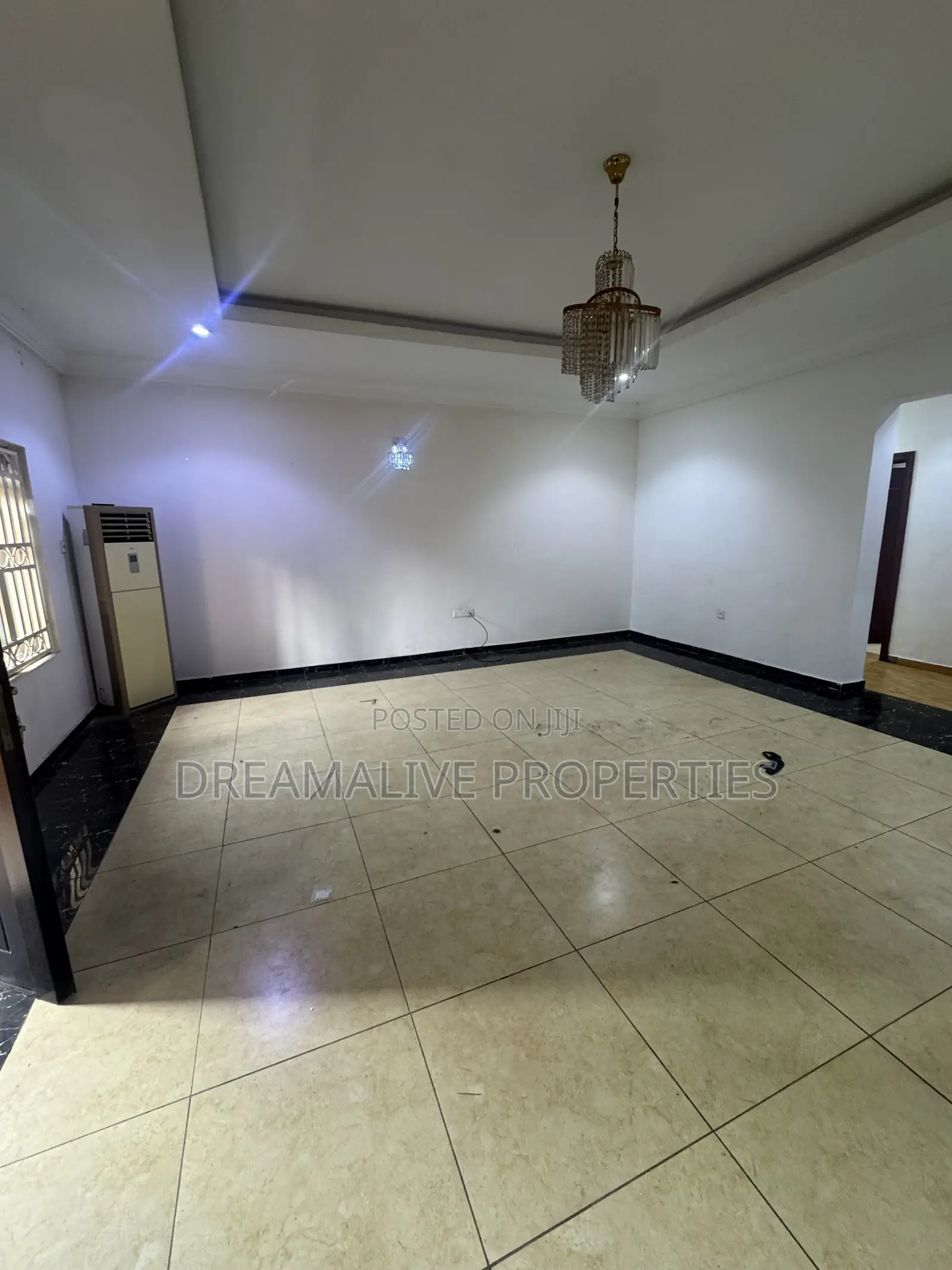 3bdrm Apartment in Wuse 2 for rent