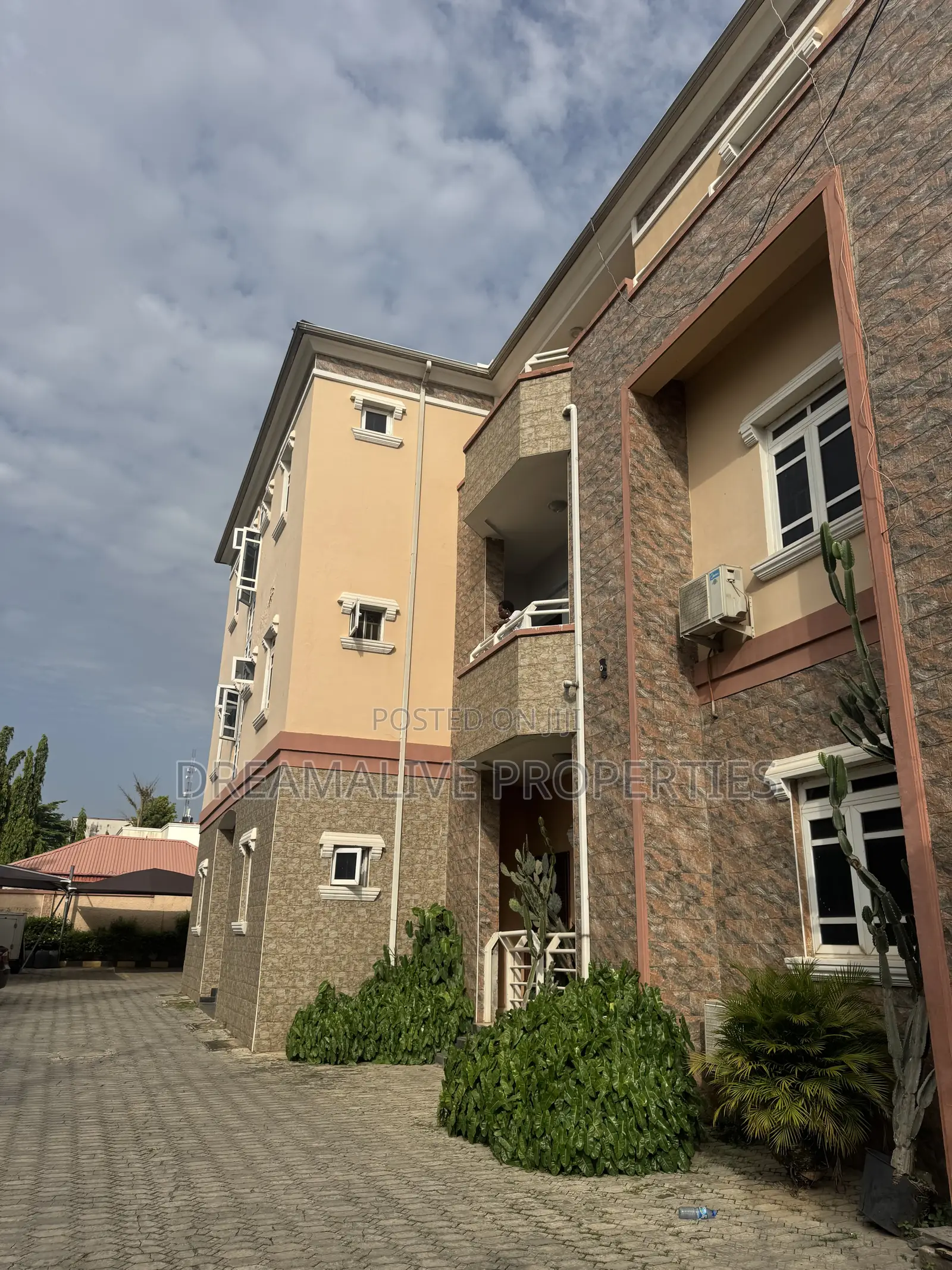 3bdrm Apartment in Wuse 2 for rent