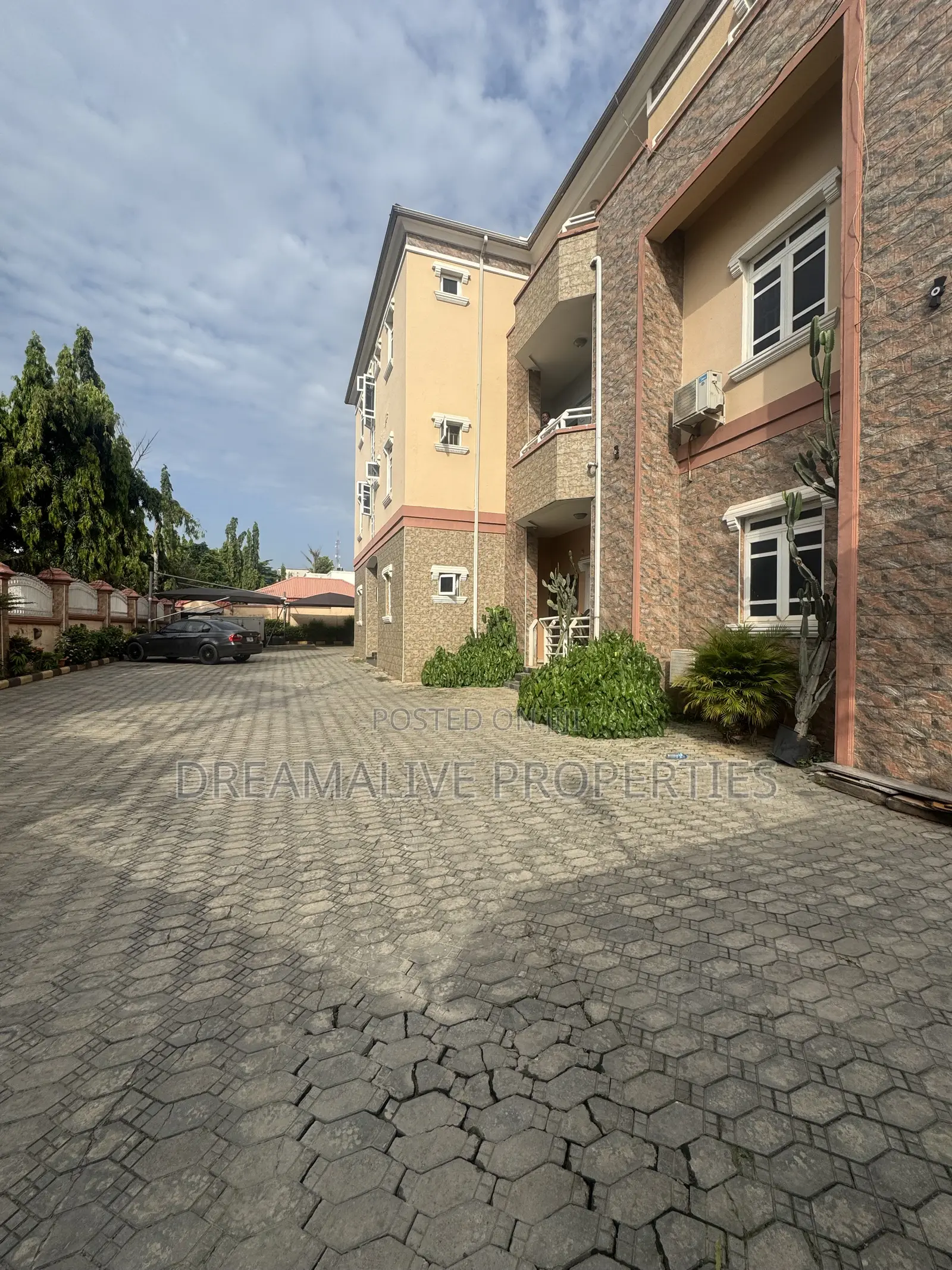 3bdrm Apartment in Wuse 2 for rent