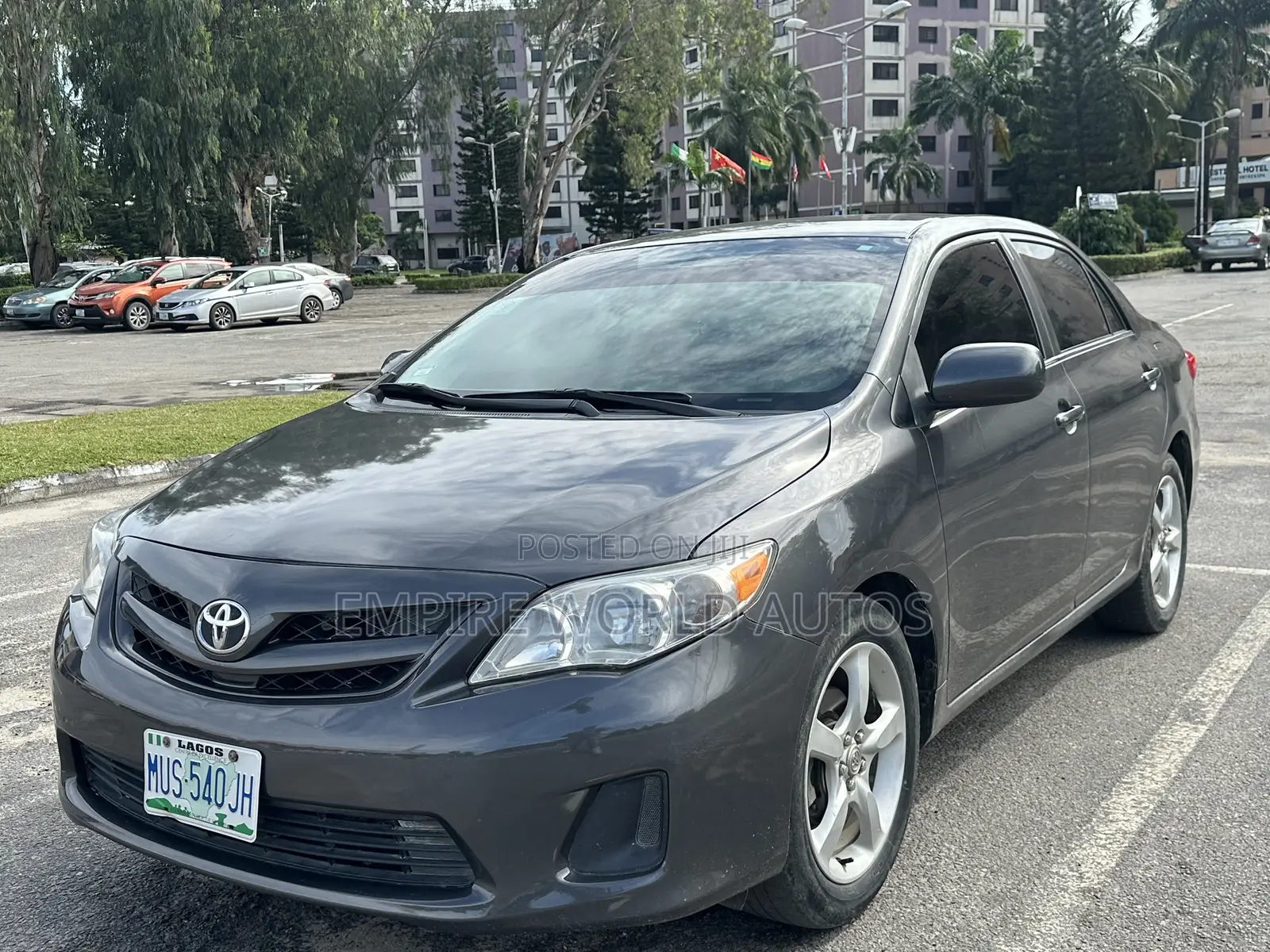 Toyota Corolla LE Special Edition 4dr Sedan (1.8L 4cyl 4A) 2013 Gray