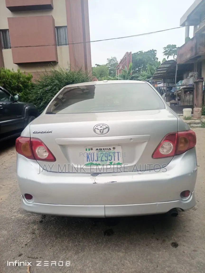 Toyota Corolla 2010 Silver