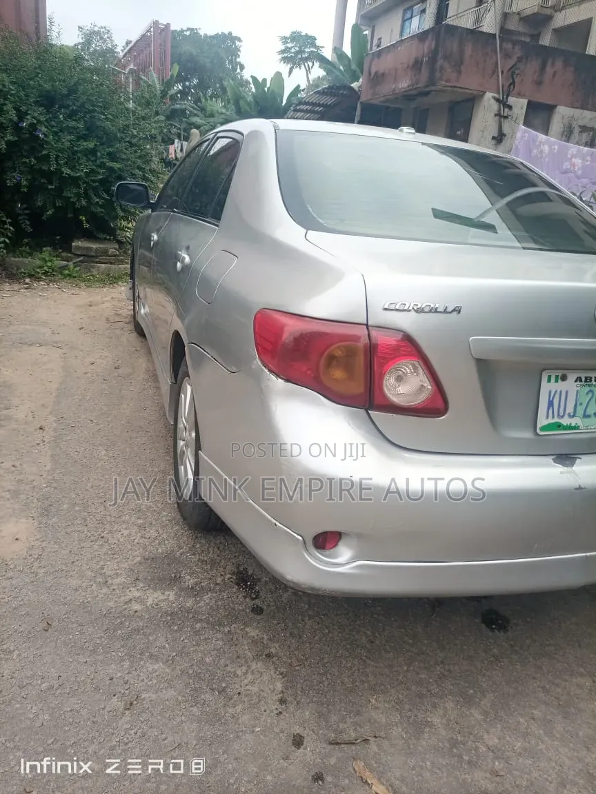 Toyota Corolla 2010 Silver