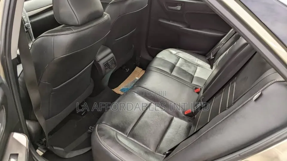 Toyota Camry XLE 4dr Sedan (2.5L 4cyl 6A) 2015 Gold