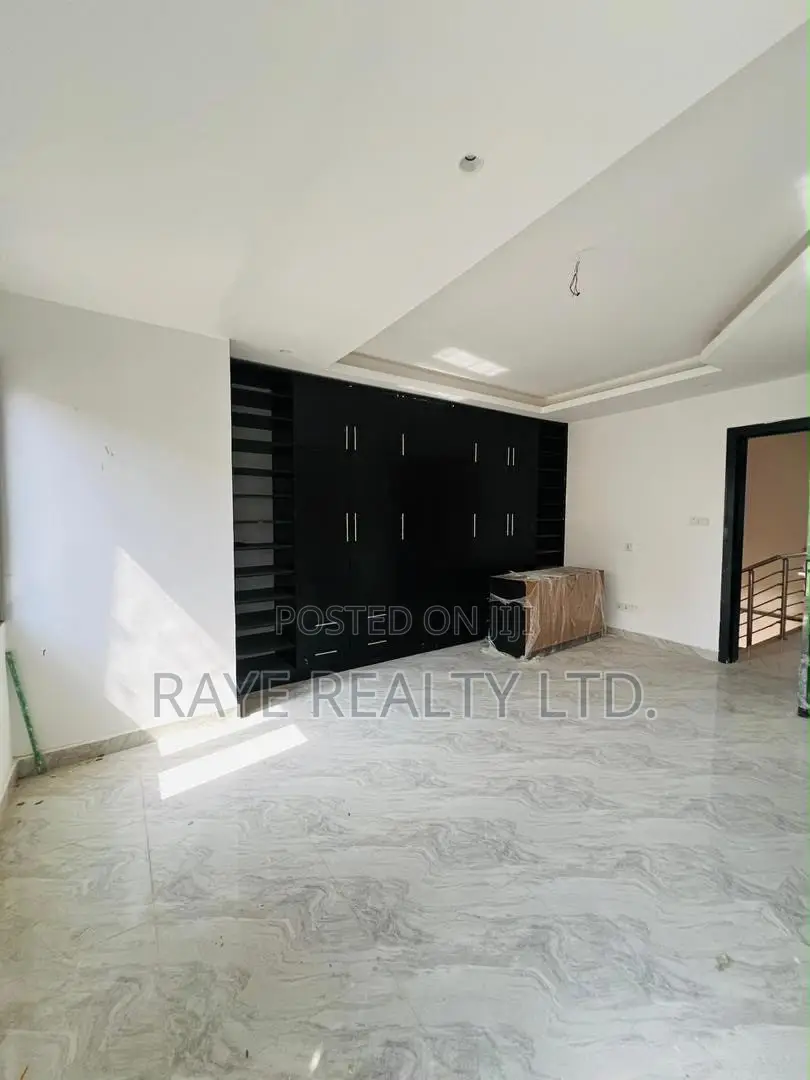 4bdrm Duplex in Adeniyi Jones for sale