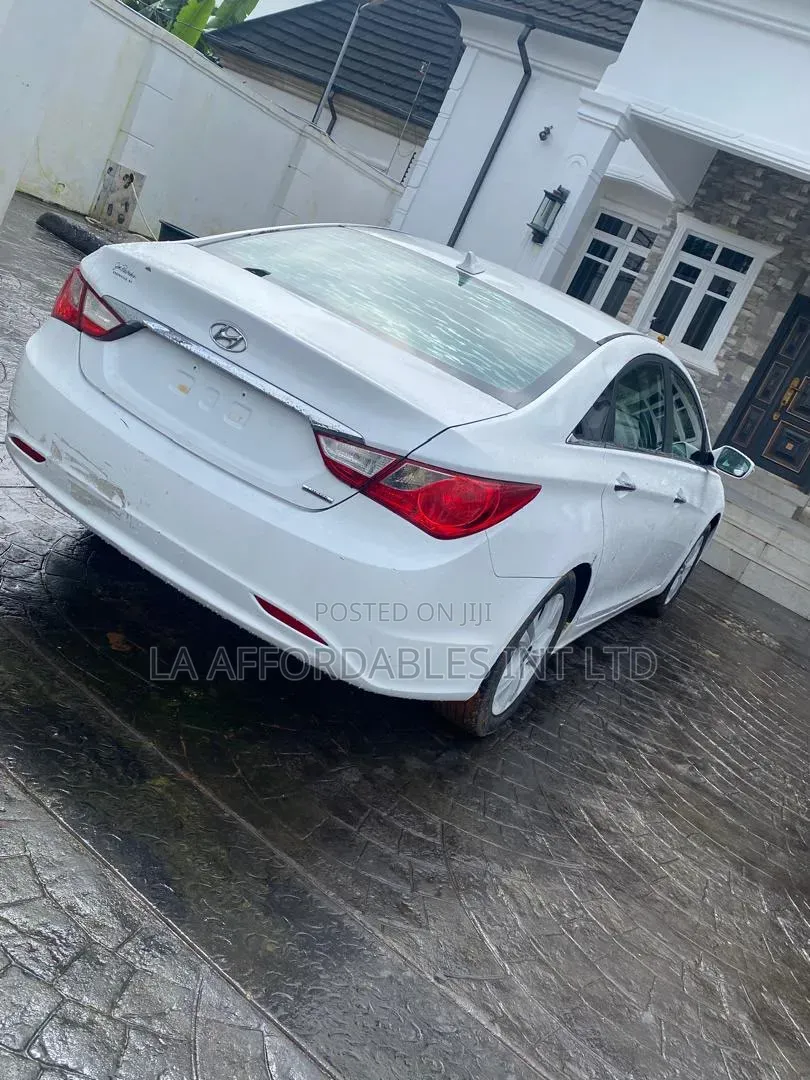 Hyundai Sonata GLS Sedan FWD (2.4L 4cyl 6M) 2012 White