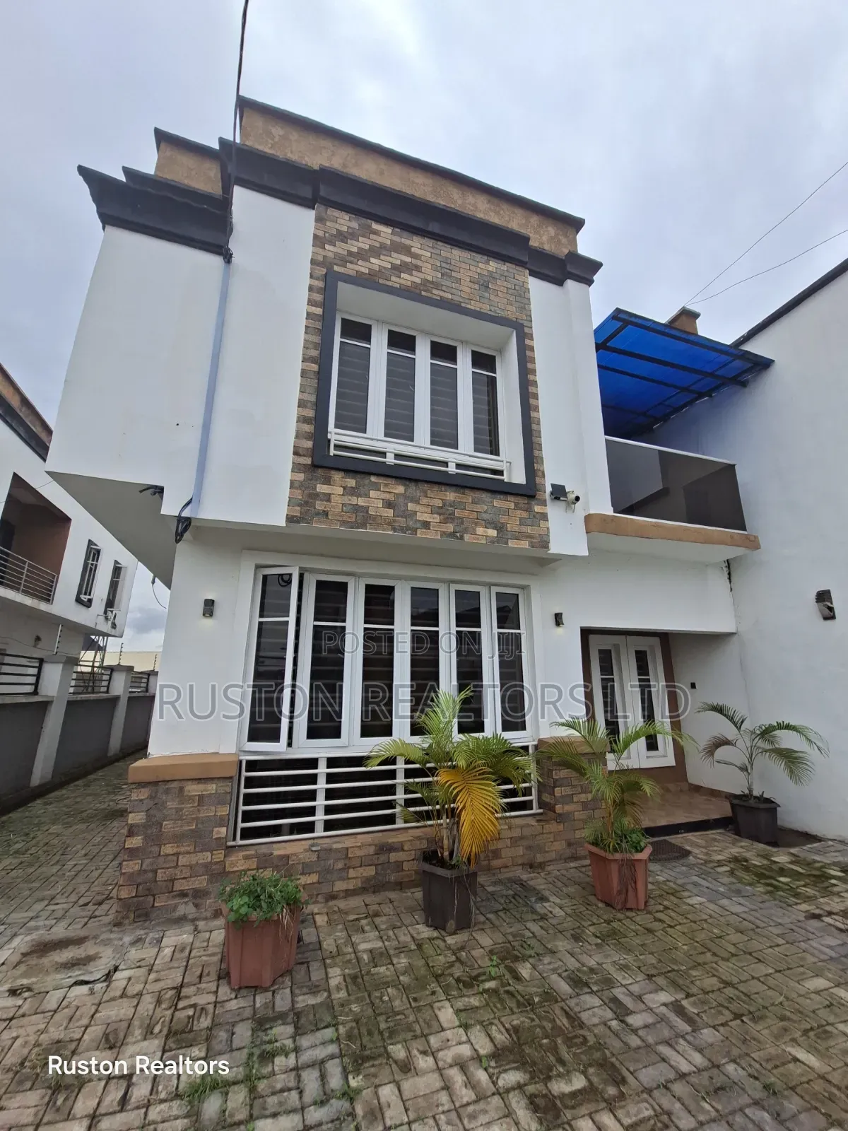 Furnished 5bdrm Duplex in Carlton Gate Estate, Akobo for rent