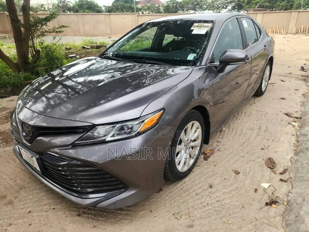 Toyota Camry LE FWD (2.5L 4cyl 8AM) 2018 Gray
