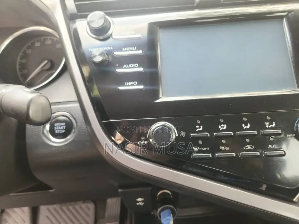 Toyota Camry LE FWD (2.5L 4cyl 8AM) 2018 Gray