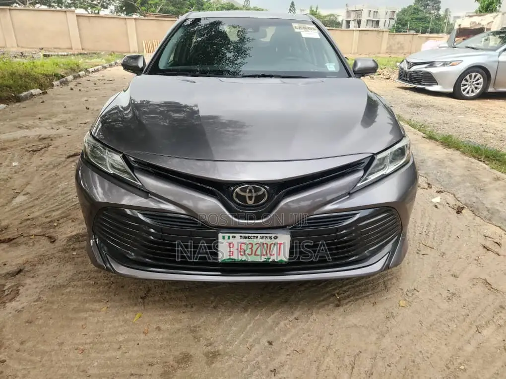 Toyota Camry LE FWD (2.5L 4cyl 8AM) 2018 Gray