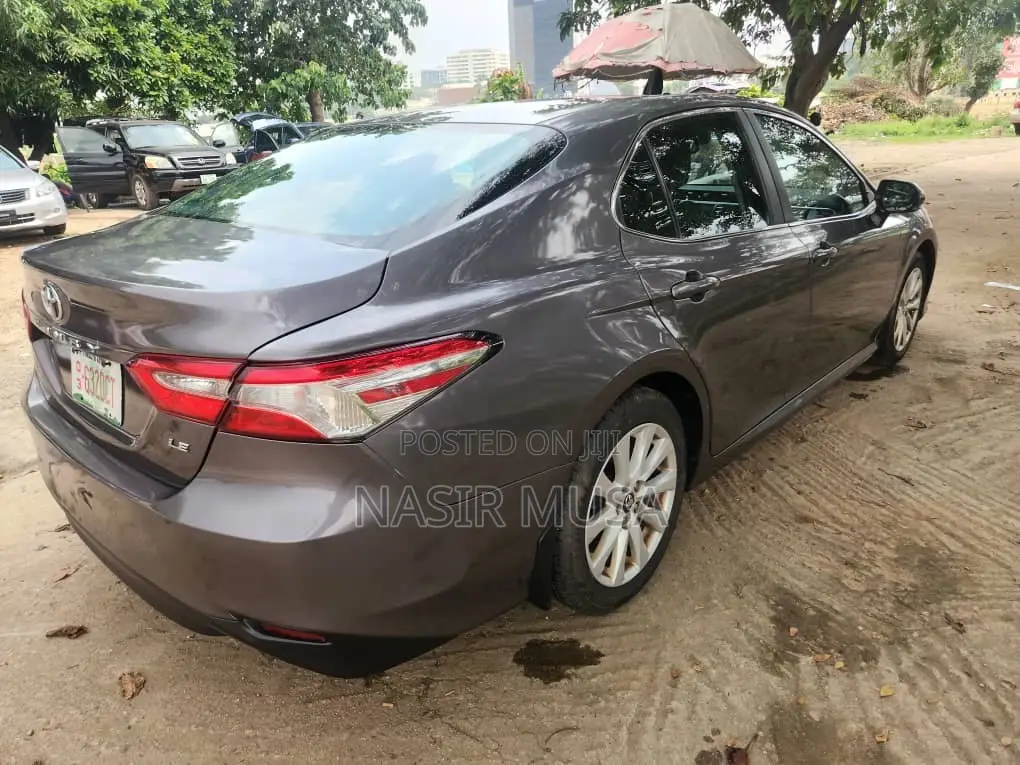 Toyota Camry LE FWD (2.5L 4cyl 8AM) 2018 Gray