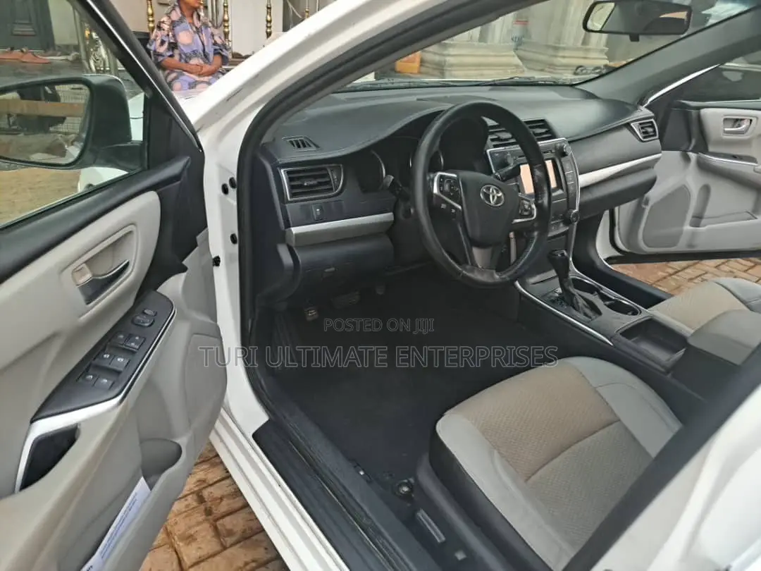 Toyota Camry SE 4dr Sedan (2.5L 4cyl 6A) 2015 White