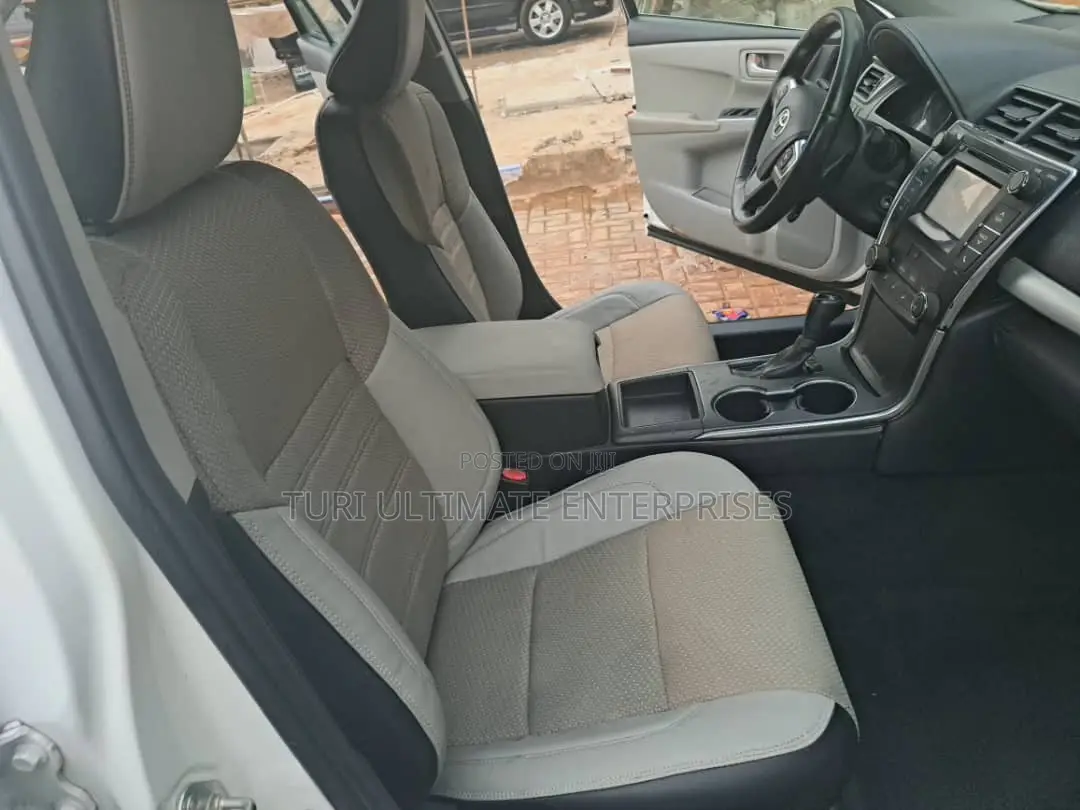 Toyota Camry SE 4dr Sedan (2.5L 4cyl 6A) 2015 White