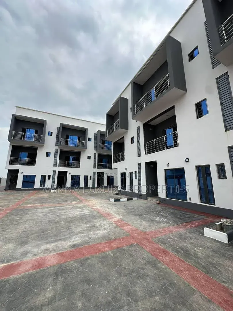4bdrm Townhouse / Terrace in Gaduwa for rent