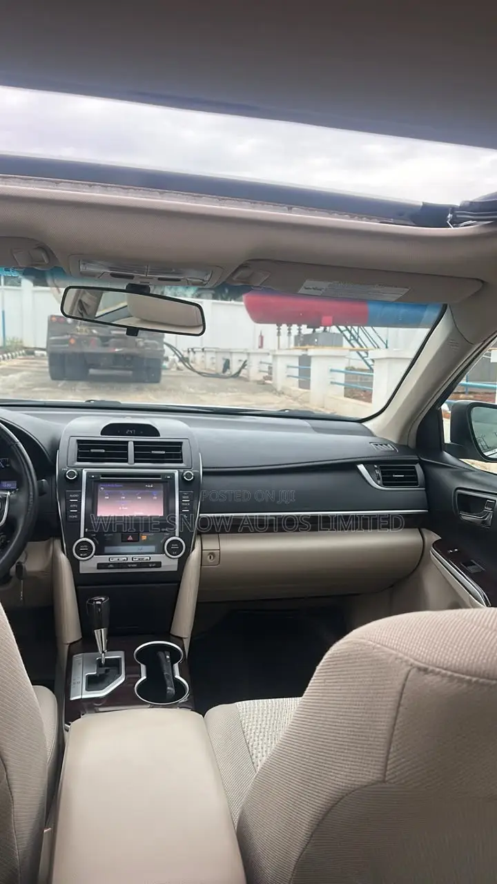 Toyota Camry XLE 4dr Sedan (2.5L 4cyl 6A) 2014 Gold