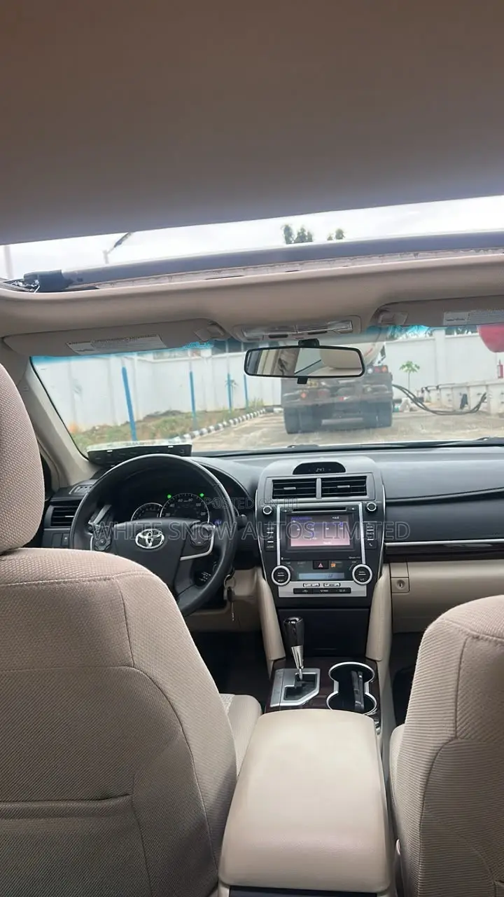 Toyota Camry XLE 4dr Sedan (2.5L 4cyl 6A) 2014 Gold