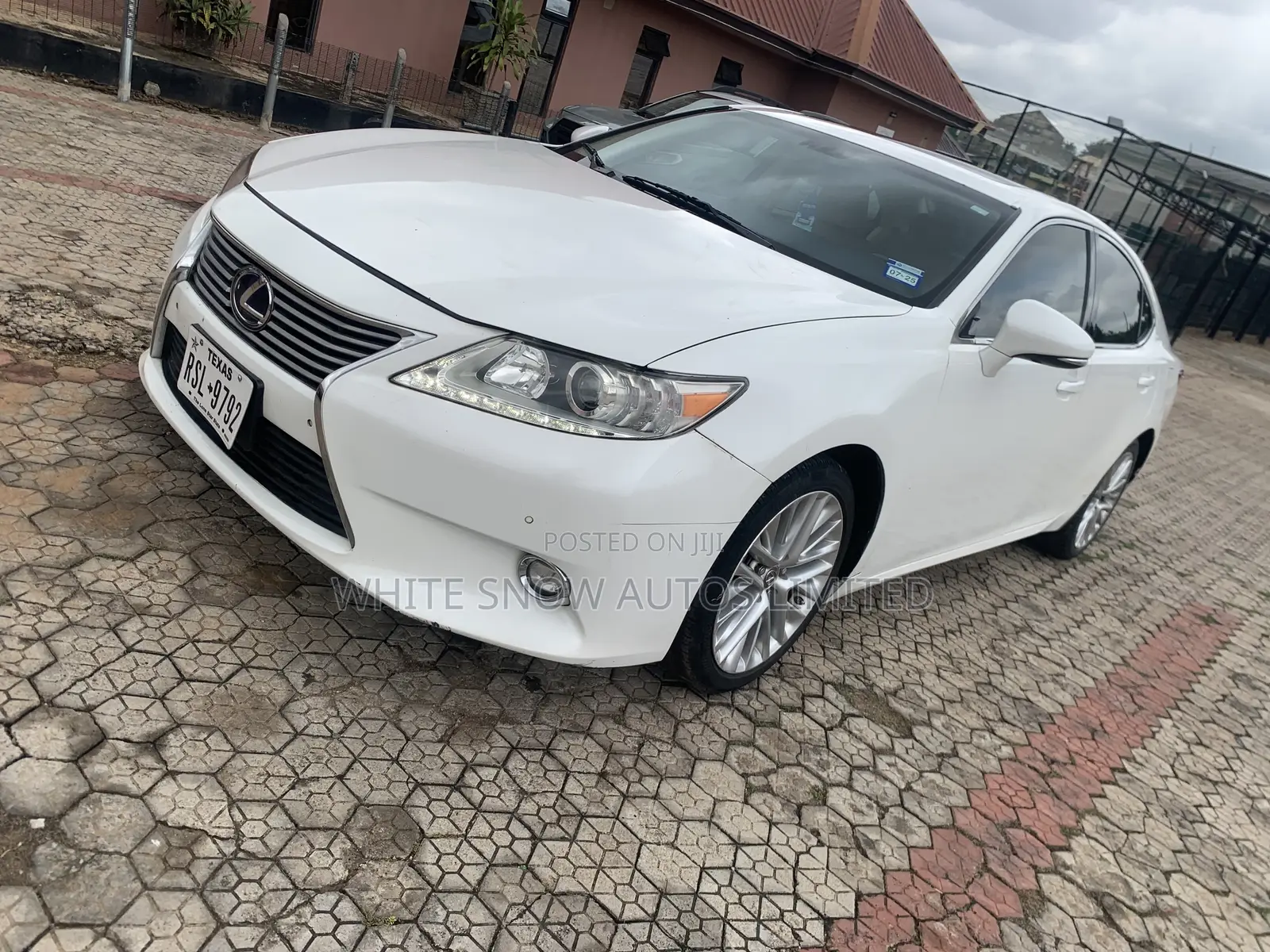 Lexus ES 350 FWD 2014 White