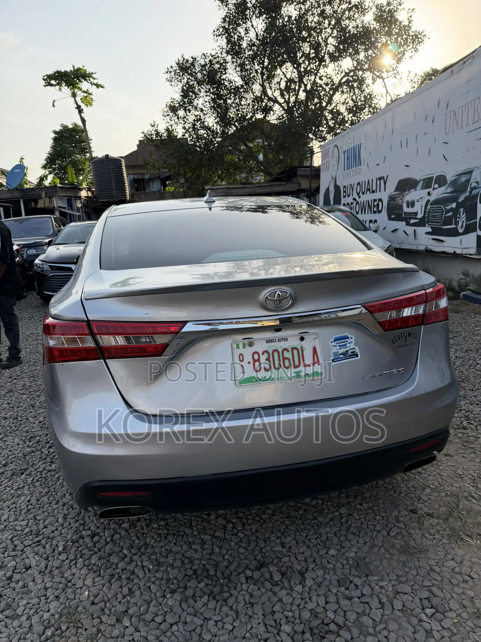 Toyota Avalon Limited 4dr Sedan (3.5L 6cyl 6A) 2015 Silver
