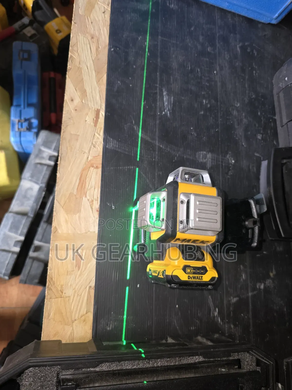 Original DeWalt 12V XR 3×360° Green Laser Level – Battery & Charger