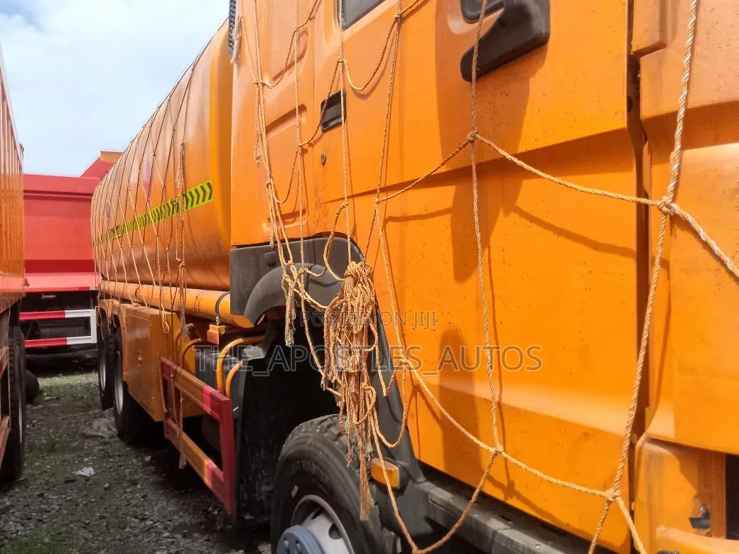 Howo Truck Tanker 22k Litres