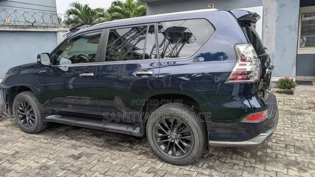 Lexus GX 460 2021 Blue