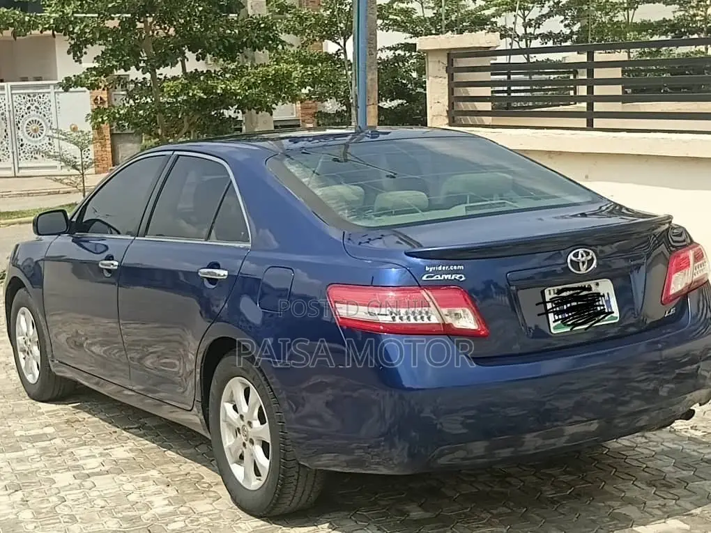 Toyota Camry LE 4dr Sedan (2.5L 4cyl 6A) 2011 Blue