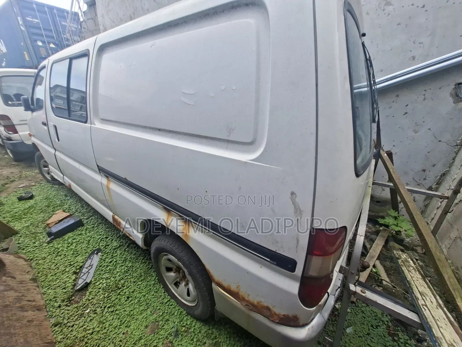 Toyota HiAce 2002 White