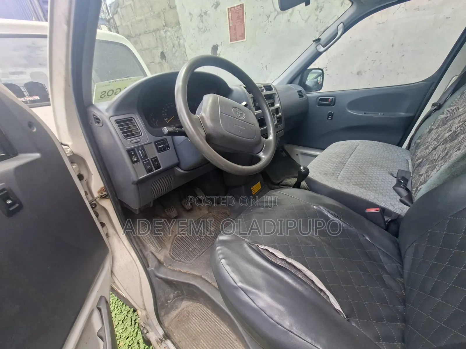 Toyota HiAce 2002 White