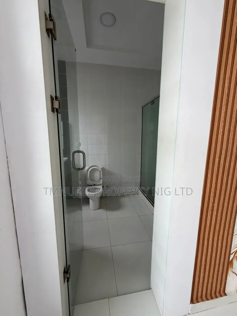 Mini Flat in Ikota for rent