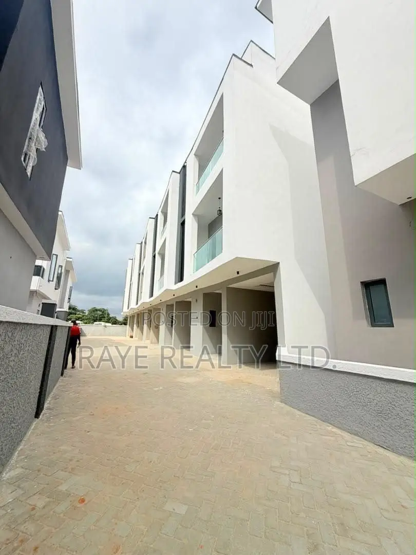 4bdrm Duplex in Ogudu GRA for sale