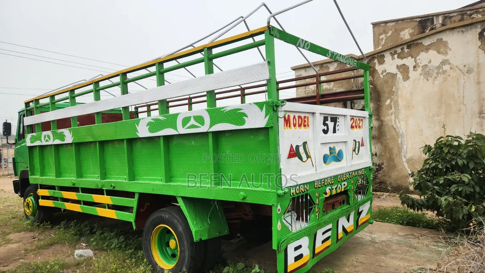 814 .Mercedes-Benz Truck