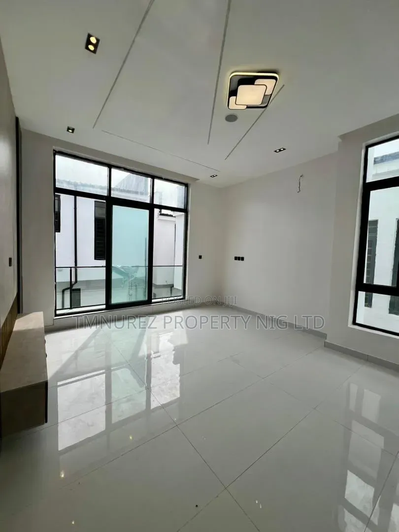 4bdrm Duplex in Ikota for sale