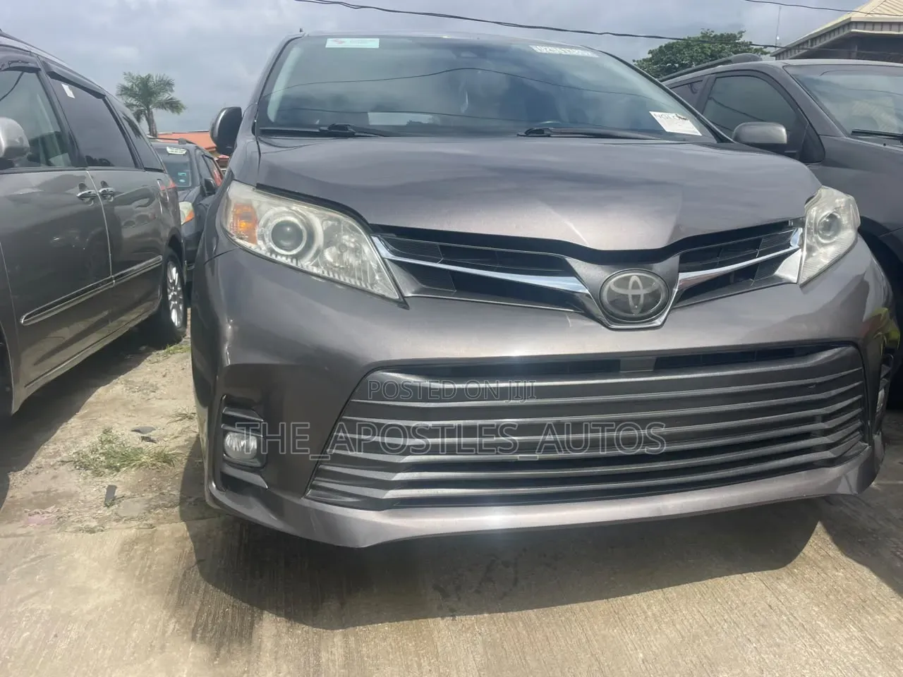 Toyota Sienna XLE AWD (3.5L 6cyl 8A) 2018 Gray