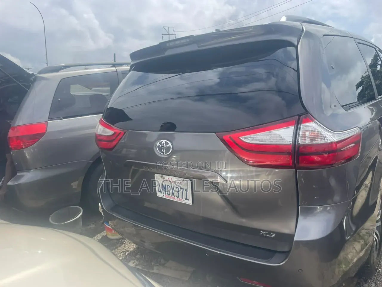 Toyota Sienna XLE AWD (3.5L 6cyl 8A) 2018 Gray